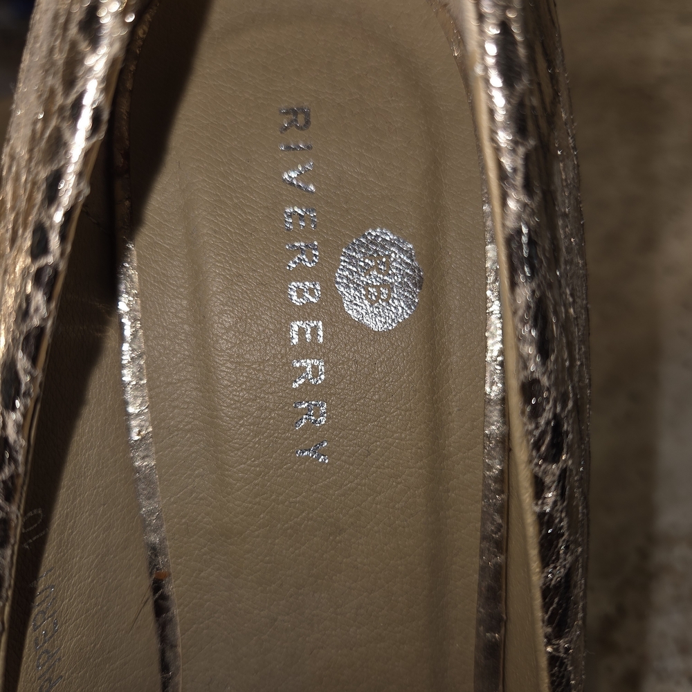 Gold Textured Women's Heels - Picture 3 of 4